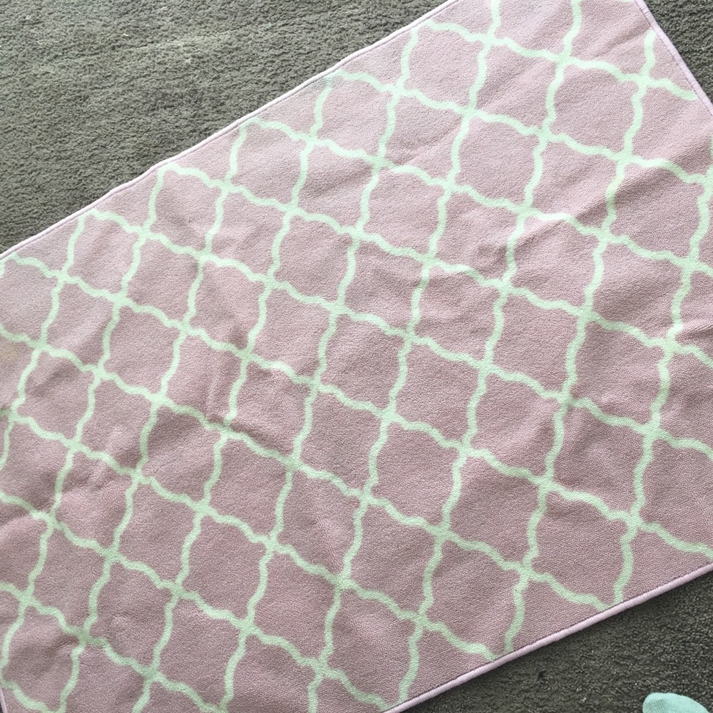 Rug - Picture 1 of 2